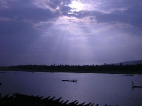 מדוע לא רואים אור בחלל? מור