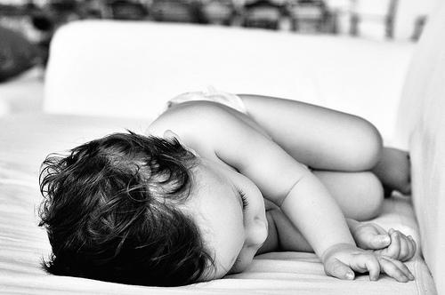 קראתי שכל אדם חושב בשפת האם שלו. באיזו שפה חושב תינוק? אברהם