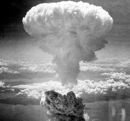 מהי הראקציה בפיצוץ גרעיני ומה מקור הקרינה ? אוהד