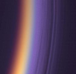 כיצד יש לירח טיטן אטמוספירה כה מאסיבית ולחוצה? גלעד