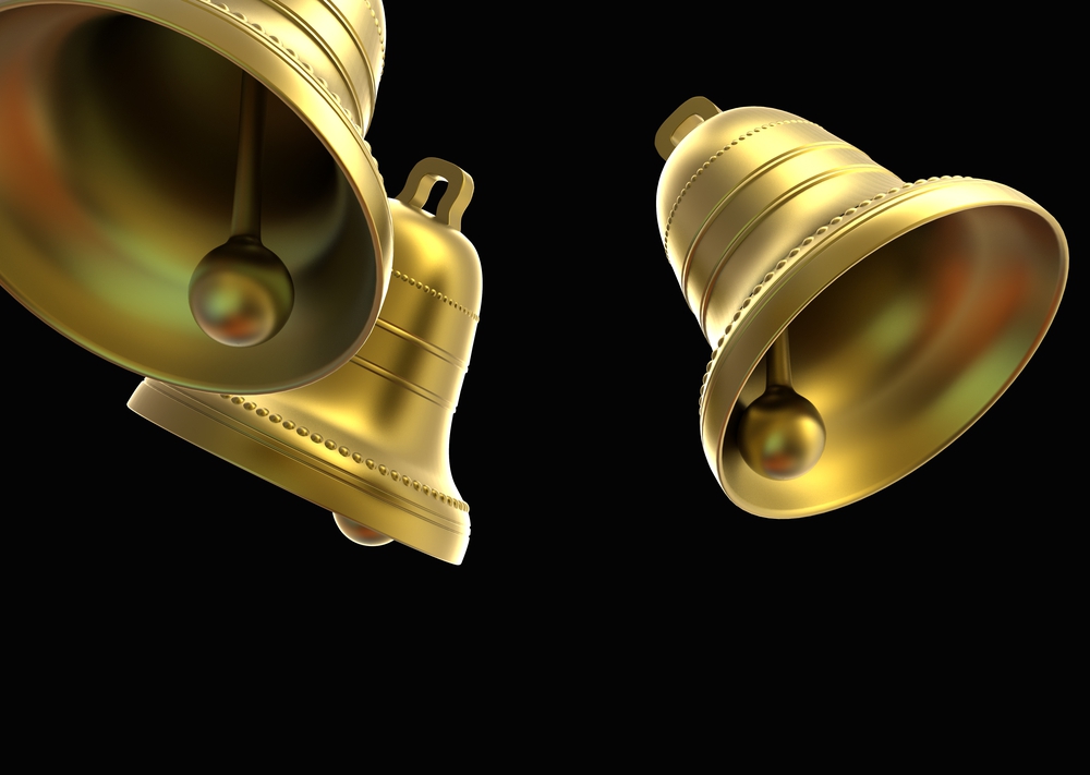 מדוע העברת אצבע רטובה על שפת כוס יוצרת צליל ומדוע הצליל משתנה כתלות בכמות הנוזל בכוס? תום