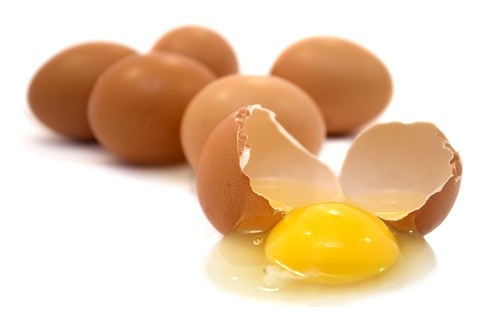 איך יודעים אם ביצה מבושלת בלי לשבור אותה?