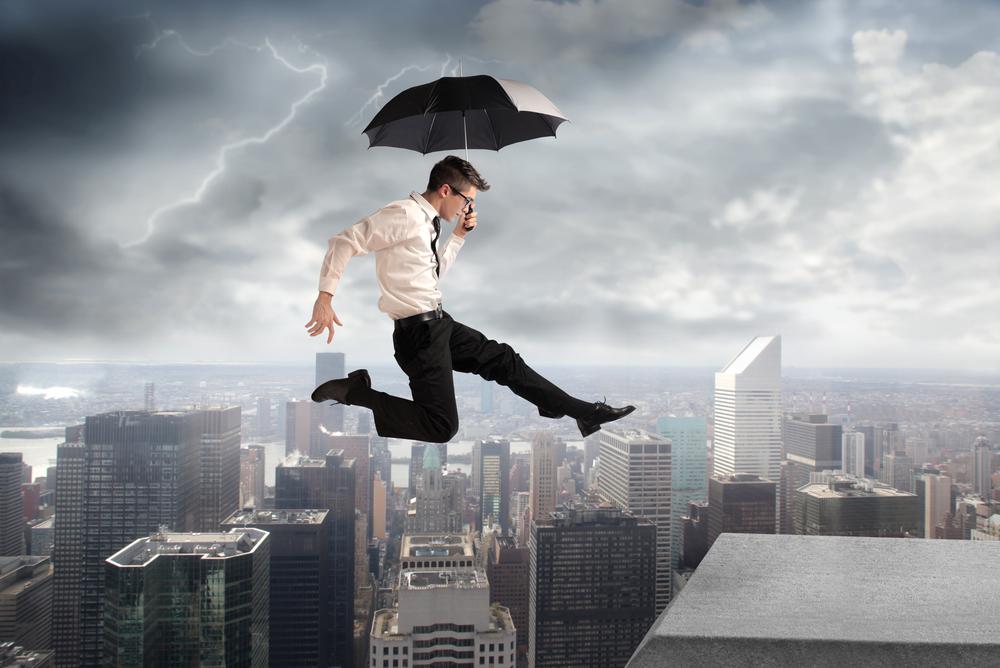 האם עדיף ללכת או לרוץ בגשם?