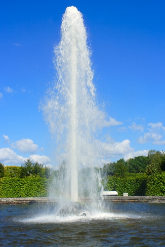 מזרקה בתוך בקבוק
