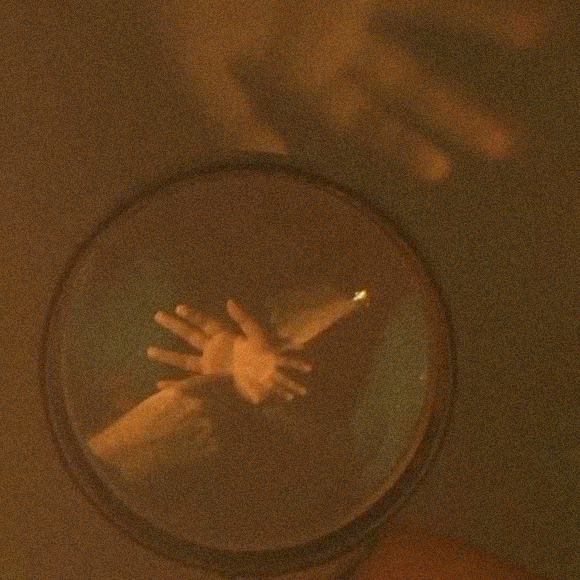 איך להקרין דמות של כל דבר שרוצים על הקיר?