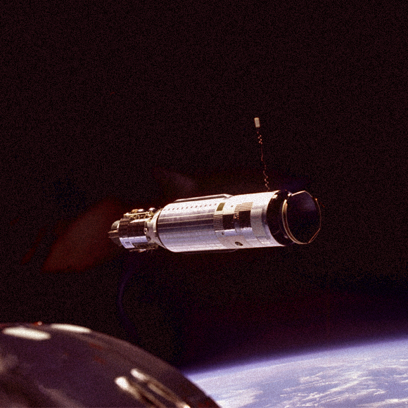 היום לפני: החיבור הראשון בחלל