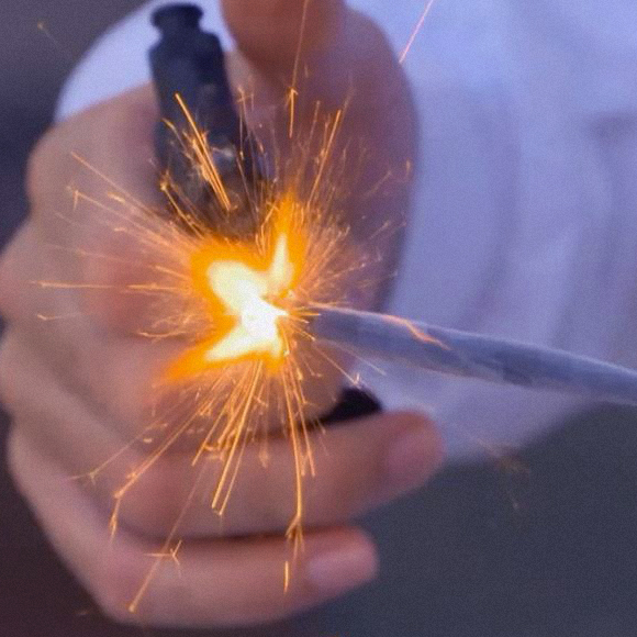 אש מתחת למים