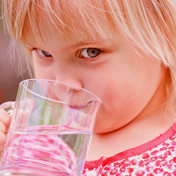 איך נדע שאנחנו שותים מספיק?