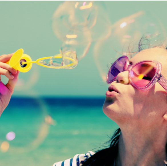 מדע בדקה: משקפיים ורודים לשיפור מצב נפשי