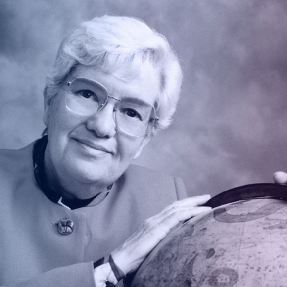 האישה שמאחורי החומר האפל