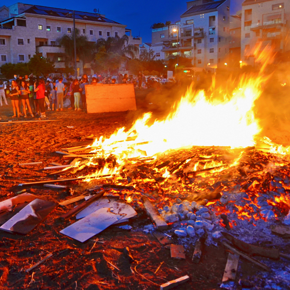 מאחורי מסך העשן