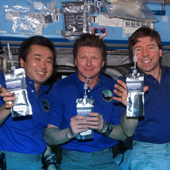 מה שותים האסטרונאוטים?