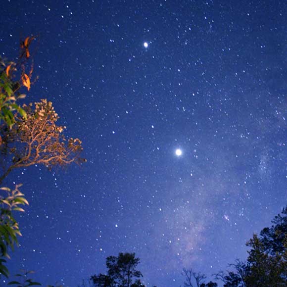 כשנוגה וצדק מתקבצים