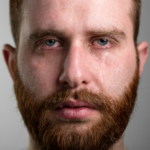 חשמל זורם בדמעות עיניך