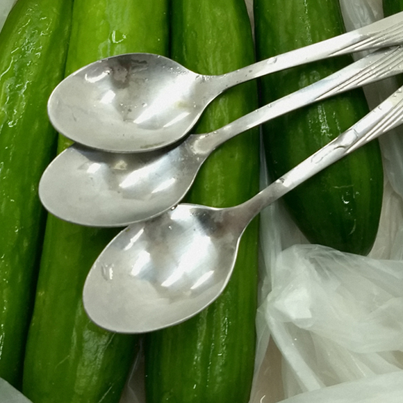 הכפית, השקית והמלפפונים הטריים