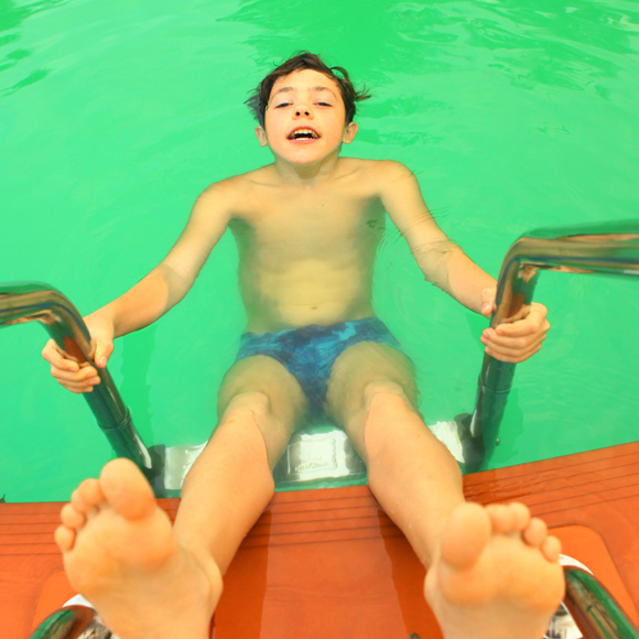 האם מסוכן לשחות במים קרים?