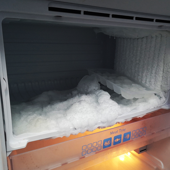 איך לא מצטבר קרח במקפיא?