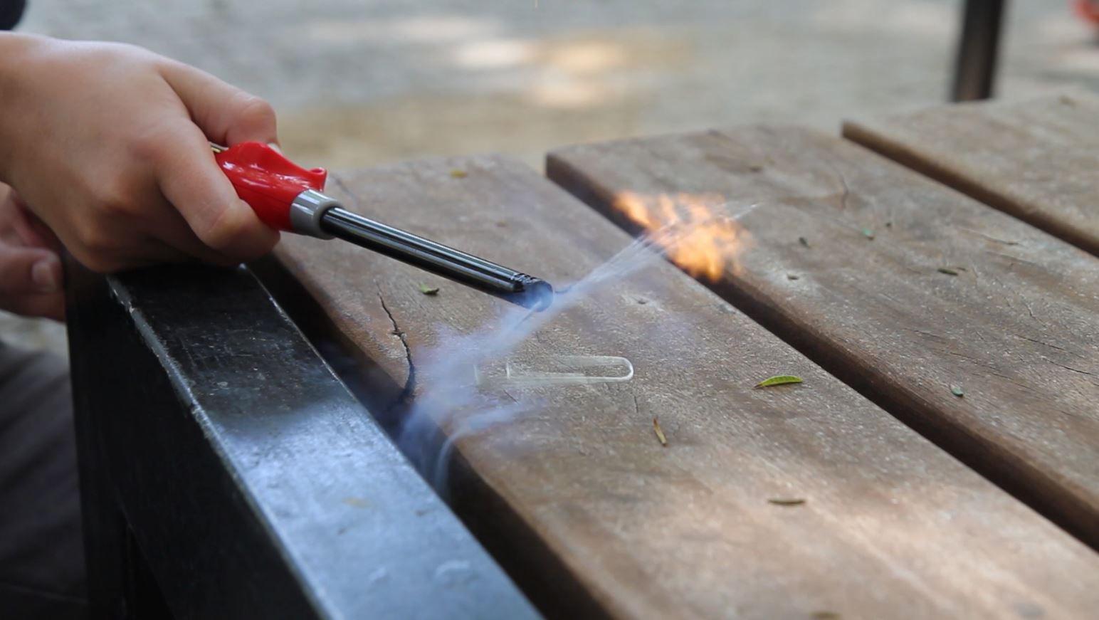 قذيفة موجّهة من عود ثقاب