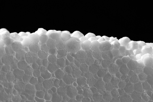 سحر الأسيتون والبوليستيرين الذائب