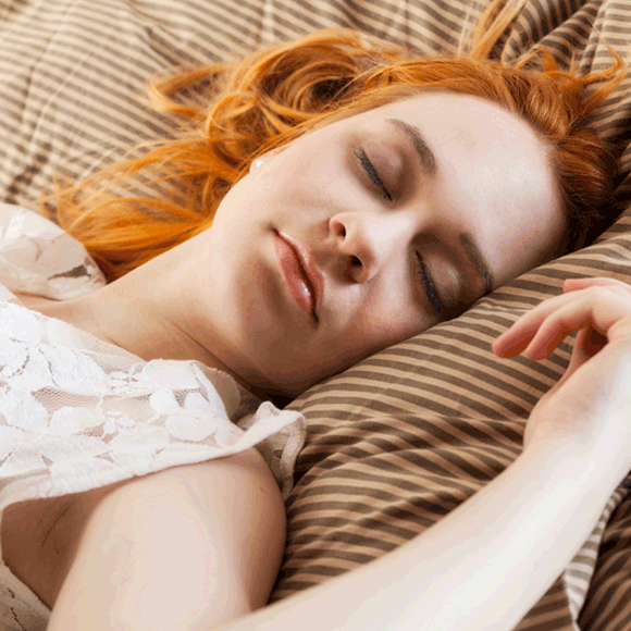 היד שמנענעת את העריסה – של מבוגרים