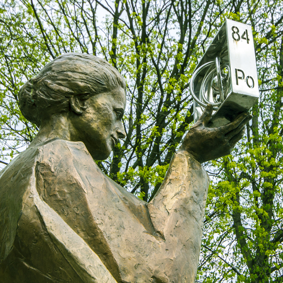 הנשים שמאחורי הטבלה המחזורית