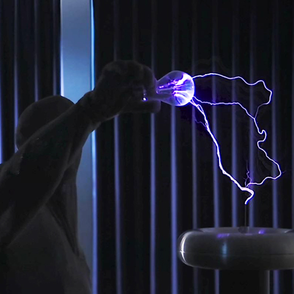 שדון הברקים של טסלה