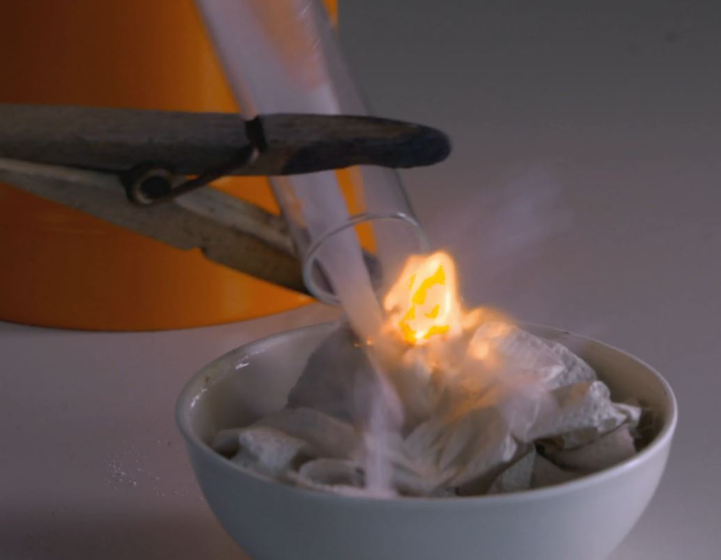 حذارِ! أنا حارق