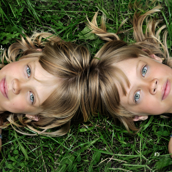 כמו שתי טיפות DNA