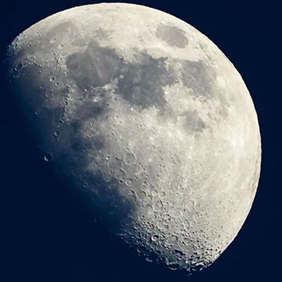 מותק, הירח מתכווץ