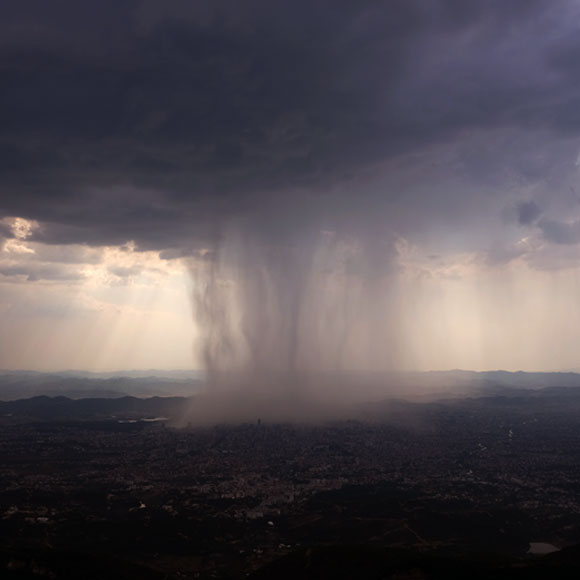 איך העננים לא נופלים מהשמיים?