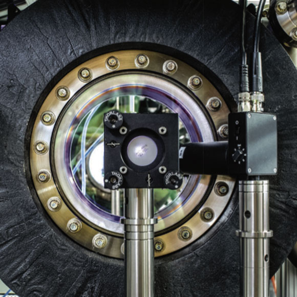 אטומי ענק על הגל