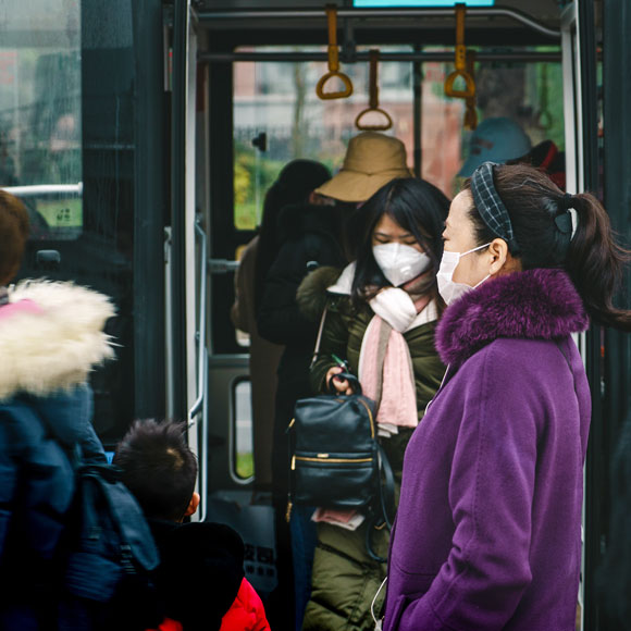 האם מסכות פנים מגינות מפני הפצת מחלות?