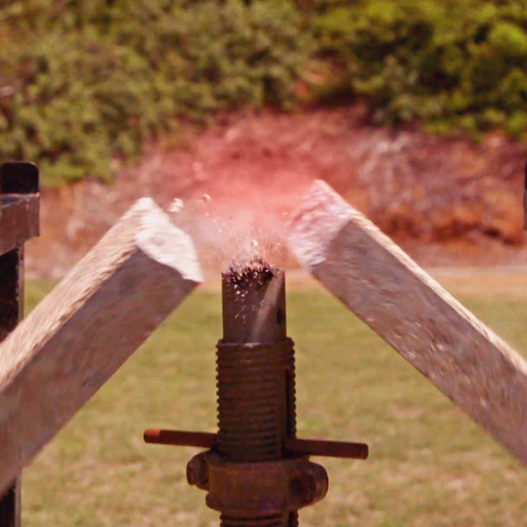 كَسْرُ الباطون بواسطة كيس الحقن الوريدي