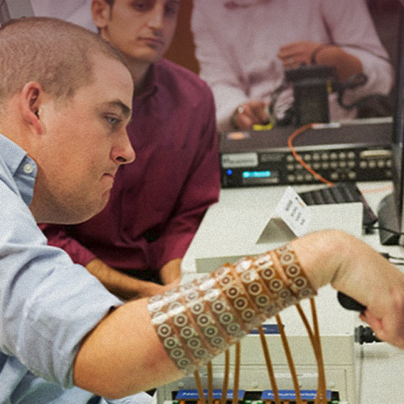 تحريك اليد بقوة التفكير