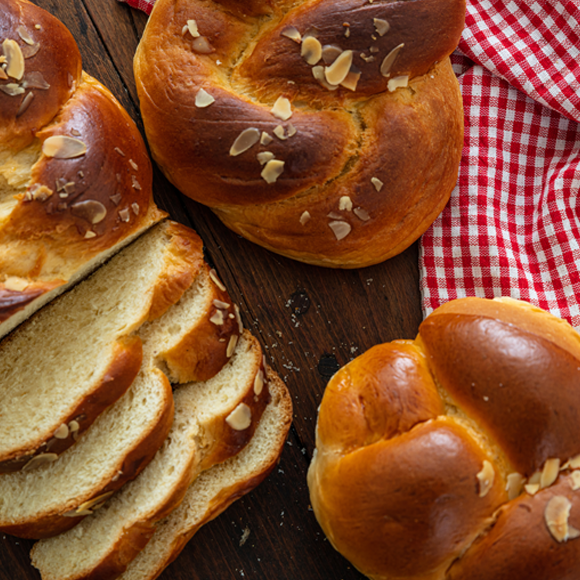 הלחם עם החמאה