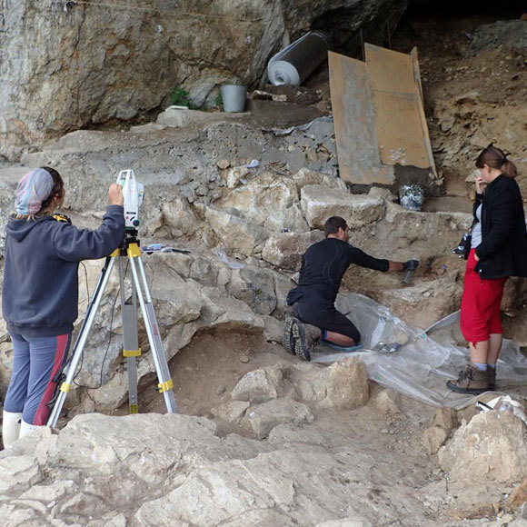 אוצרות גנטיים באדמת המערה