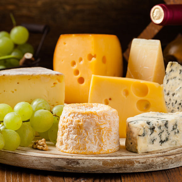 Warum ist Käse gelb?