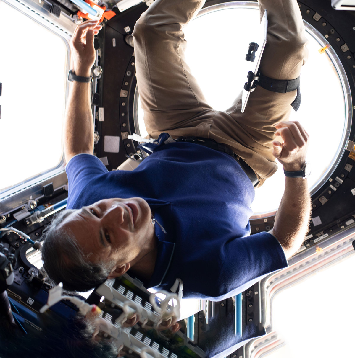 אל הרקיע ובחזרה