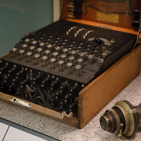 המפצחים: מכונת האניגמה