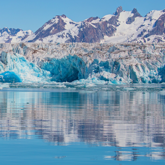 באיזו מהירות קרחונים גולשים לים?