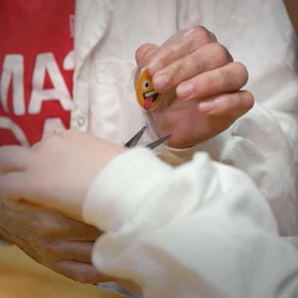 מדבקות שקופות ביתיות