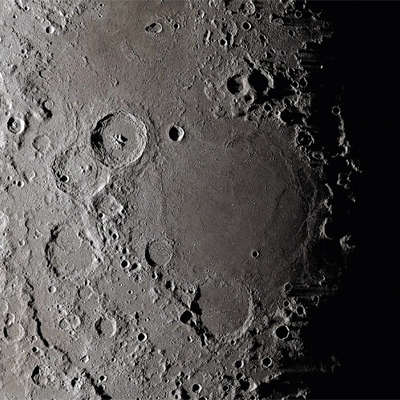 בראשית 2: עדיין על הרגליים