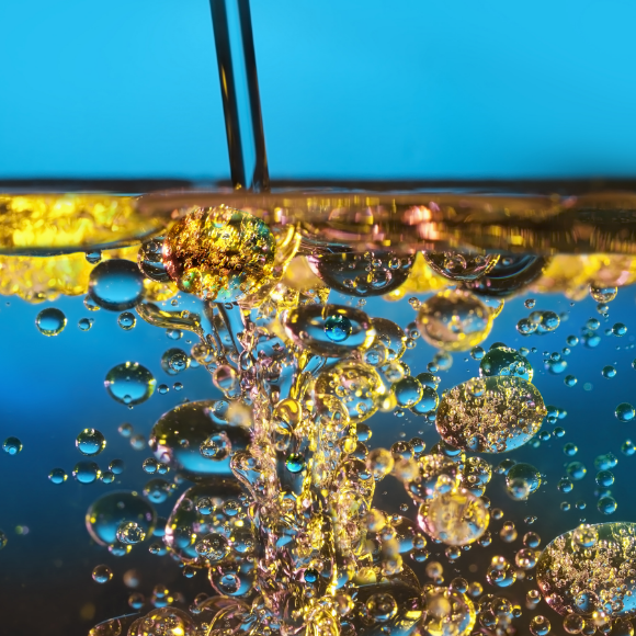 איך לערבב שמן ומים?