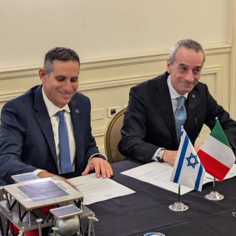 בדרך לירח עוברים באיטליה