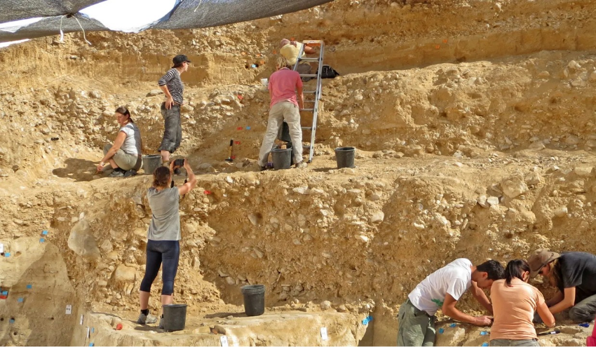 מעבר מהיר יחסית בין תרבויות באירוע ההגירה האחרון של האדם המודרני מאפריקה. החפירות באתר בוקר תחתית | צילום: אליזבטה בוארטו, מכון ויצמן למדע