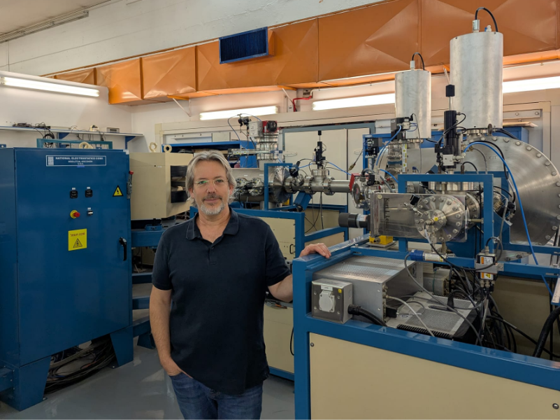 לוקחים שאלות ארכיאולוגיות והופכים אותן למדע, עם דיוק רב וערך מוסף גבוה. ליאור רגב במאיץ החלקיקים | צילום: איתי נבו