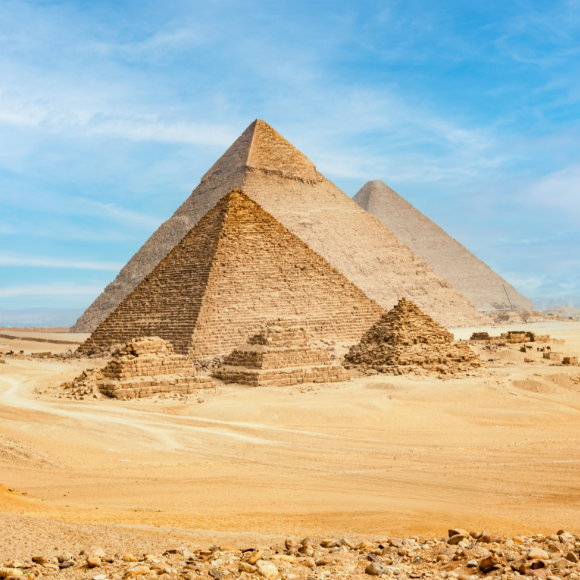 בחומר ובלבנים בנו את ההיסטוריה