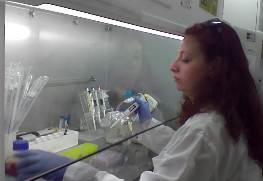 ניסוי שהצליח – זו הייתה התחושה הטובה ביותר מבחינתה. ליליה גורביץ'-וסילקובסקי במעבדה | צילום באדיבות המשפחה