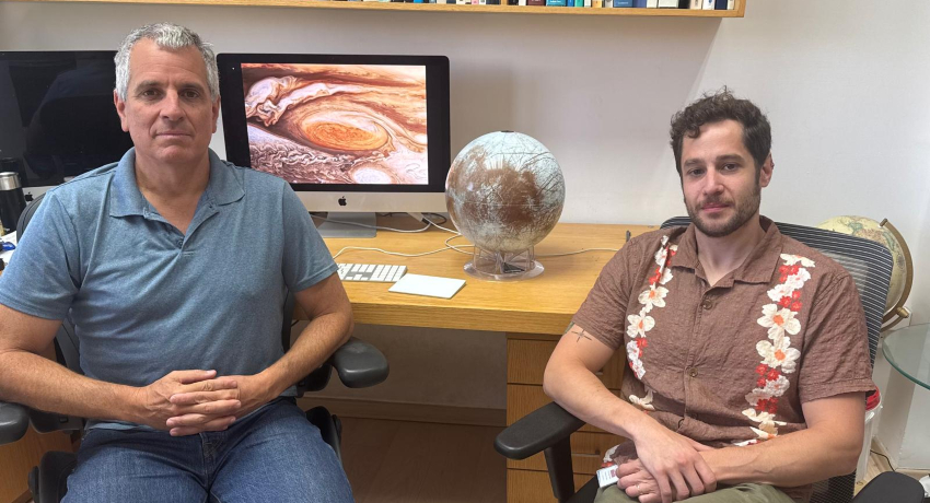 סיבה לאופטימיות שאם יש חומר ביולוגי – נוכל למצוא אותו. יוחאי כספי (משמאל) וגידי יופה | צילום: נמרוד גבריאל, מכון ויצמן למדע 