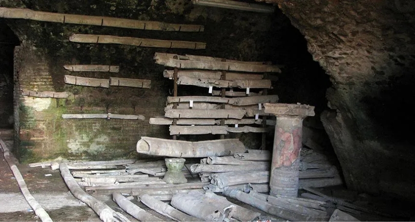 משקעי בוץ שהצטברו בצינורות העופרת ברומא מאפשרים לחוקרים להתחקות אחר התפתחות העיר, והתפתחות רמות הזיהום בה | צילום: Chris 73/Wikimedia Commons CC BY-SA 3.0